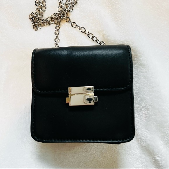 WHO What Wear Balia cross body bag with chain strap in black - Picture 3 of 7
